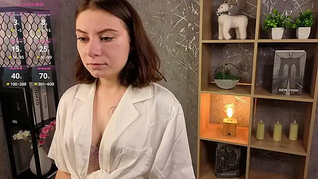 BreannaBuczak online show from May 10, 1:44 am
