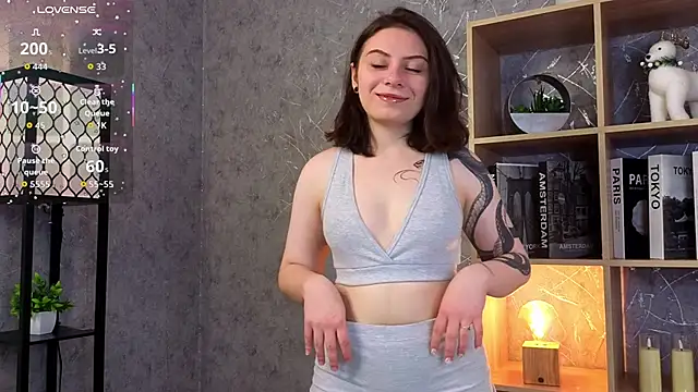 BreannaBuczak online show from May 19, 1:00 am