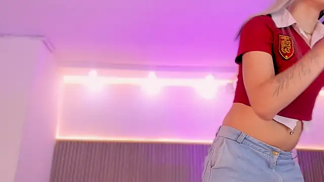 Snapshot of ashvalentine_ chatting on March 6, 7:54 pm ashvalentine online show from March 6, 7:54 pm