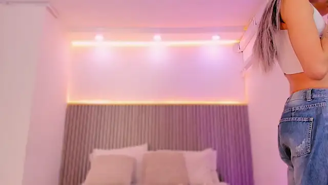 Snapshot of ashvalentine_ chatting on March 11, 7:42 pm ashvalentine online show from March 11, 7:42 pm