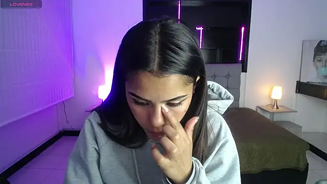  chloe 1 online show from March 25, 1:50 pm