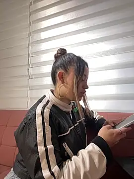 Baby Pink Love online show from May 4, 2:46 pm