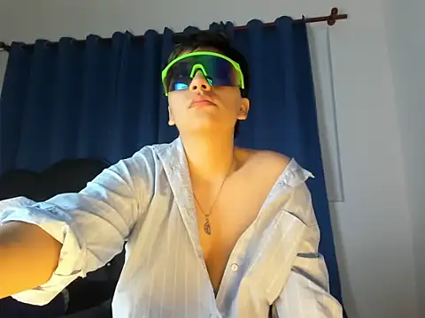 Snapshot of Taveko_Soler chatting on April 6, 7:04 pm Taveko Soler online show from April 6, 7:04 pm