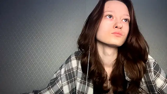 Snapshot of HousedMud chatting on March 7, 9:45 pm HousedMud online show from March 7, 9:45 pm