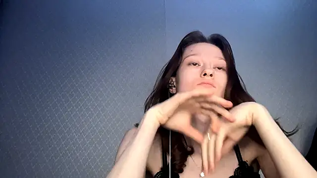 Snapshot of HousedMud chatting on March 8, 2:04 am HousedMud online show from March 8, 2:04 am