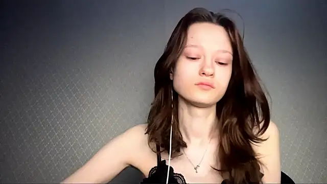 Snapshot of HousedMud chatting on March 8, 9:40 pm HousedMud online show from March 8, 9:40 pm