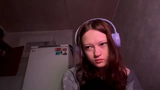 Snapshot of HousedMud chatting on March 10, 9:09 pm HousedMud online show from March 10, 9:09 pm