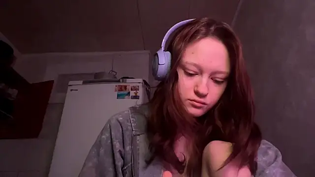 Snapshot of HousedMud chatting on March 12, 9:10 pm HousedMud online show from March 12, 9:10 pm