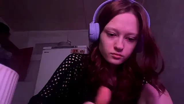 Snapshot of HousedMud chatting on March 15, 9:10 pm HousedMud online show from March 15, 9:10 pm