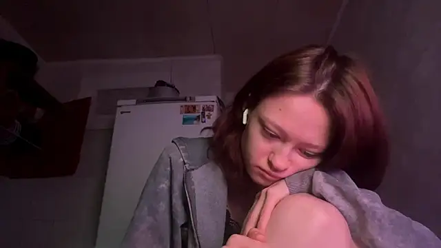 Snapshot of HousedMud chatting on March 26, 9:09 pm HousedMud online show from March 26, 9:09 pm