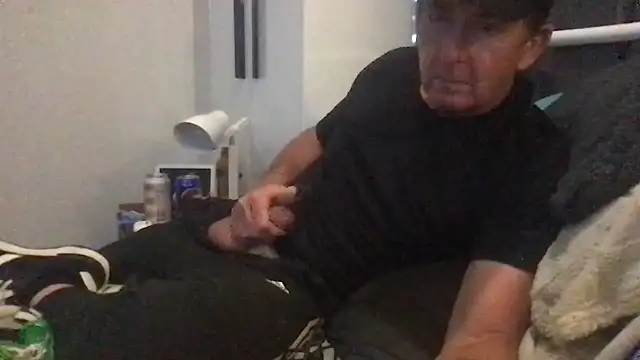 Snapshot of MrBombasticxxx chatting on March 4, 7:53 pm MrBombasticxxx online show from March 4, 7:53 pm