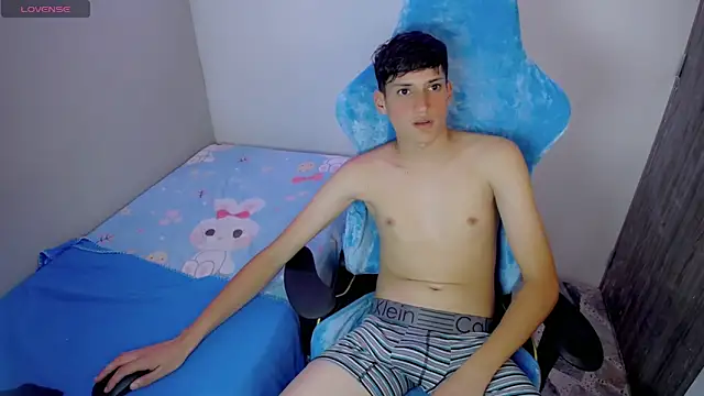 Snapshot of Pablito_junior chatting on April 5, 3:36 am Pablito junior online show from April 5, 3:36 am