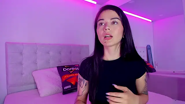 Snapshot of Vanessa_cruz_18 chatting on March 24, 9:20 pm Vanessa cruz 18 online show from March 24, 9:20 pm