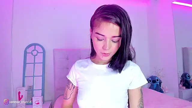 Snapshot of Vanessa_cruz_18 chatting on April 6, 8:32 pm Vanessa cruz 18 online show from April 6, 8:32 pm