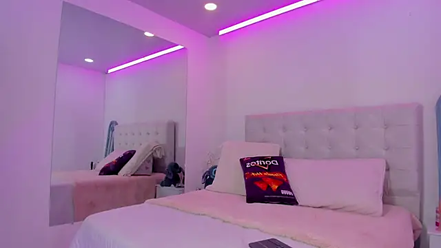 Vanessa cruz 18 online show from May 13, 10:17 pm