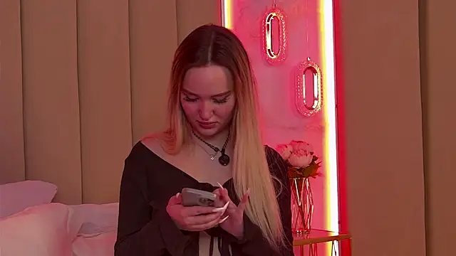 Snapshot of JuliaHotty_ chatting on March 14, 5:29 pm JuliaHotty online show from March 14, 5:29 pm