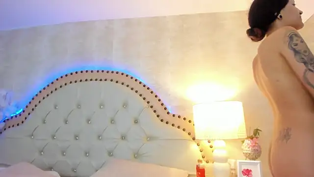 EllaEvanzz online show from March 4, 8:48 pm