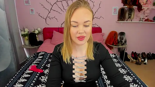 HannahWillow online show from March 5, 7:37 am