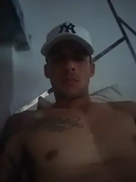 alexito1020 online show from May 17, 5:05 am
