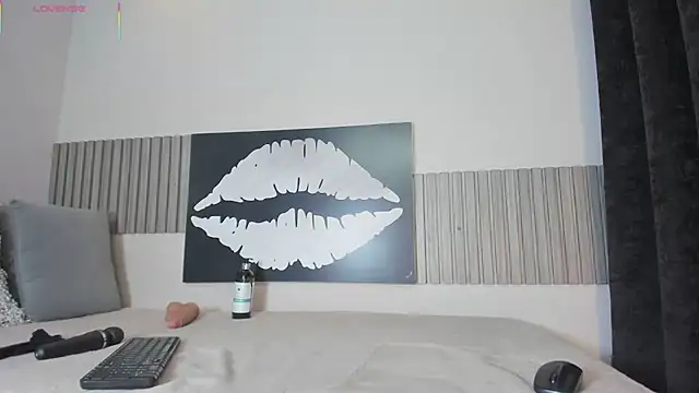 Snapshot of Adri_Silva chatting on March 20, 10:47 pm Adri Silva online show from March 20, 10:47 pm