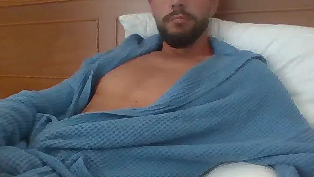 Snapshot of freetom31 chatting on March 6, 1:13 am freetom31 online show from March 6, 1:13 am