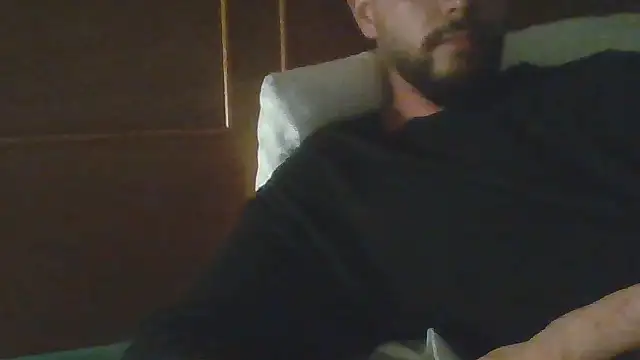 Snapshot of freetom31 chatting on March 6, 1:29 pm freetom31 online show from March 6, 1:29 pm