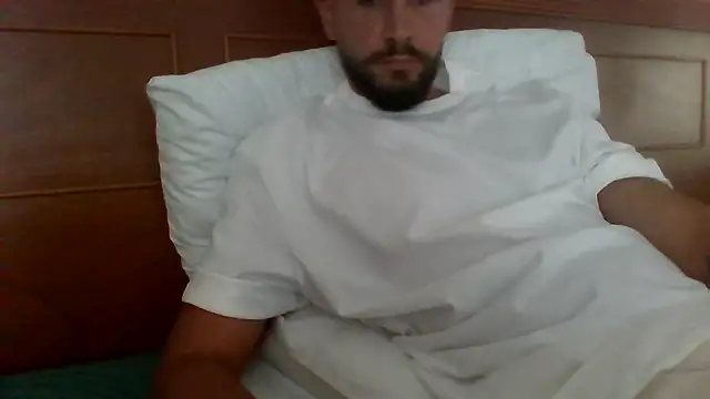 Snapshot of freetom31 chatting on March 17, 7:01 am freetom31 online show from March 17, 7:01 am