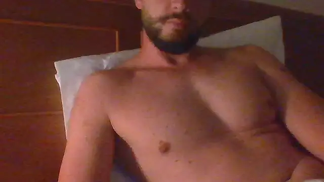 Snapshot of freetom31 chatting on April 3, 1:31 pm freetom31 online show from April 3, 1:31 pm