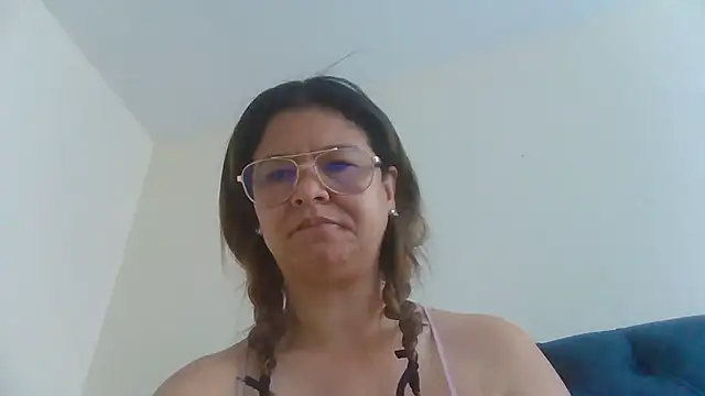 Snapshot of Jiwon_Han chatting on March 19, 4:44 pm Jiwon Han online show from March 19, 4:44 pm