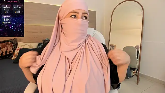 Snapshot of _Azahaaraa_ chatting on March 3, 5:46 am Azahaaraa online show from March 3, 5:46 am