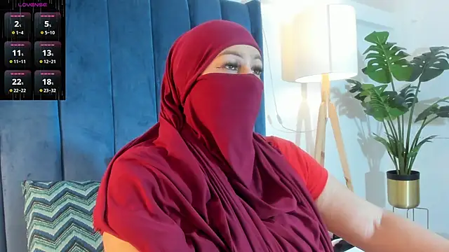 Snapshot of _Azahaaraa_ chatting on April 1, 8:17 pm Azahaaraa online show from April 1, 8:17 pm