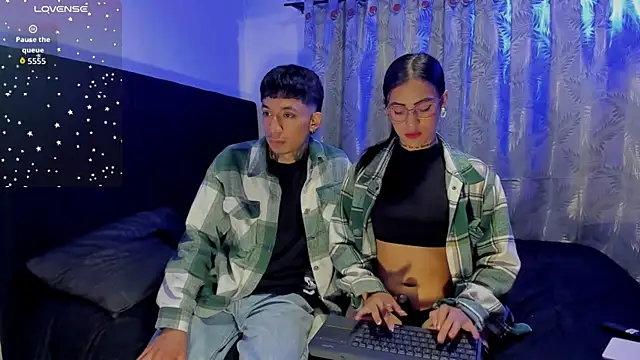 Snapshot of Valkiria_and_Roko chatting on April 5, 4:09 am Valkiria and Roko online show from April 5, 4:09 am