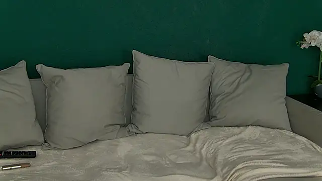 SkinnyNatty online show from March 11, 5:02 am