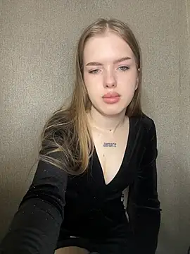 Snapshot of KayShaw chatting on March 10, 5:12 am KayShaw online show from March 10, 5:12 am