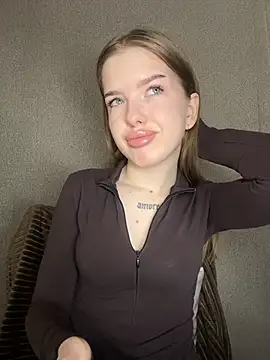 Snapshot of KayShaw chatting on March 12, 3:56 am KayShaw online show from March 12, 3:56 am