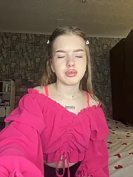 Snapshot of KayShaw chatting on March 25, 3:56 am KayShaw online show from March 25, 3:56 am