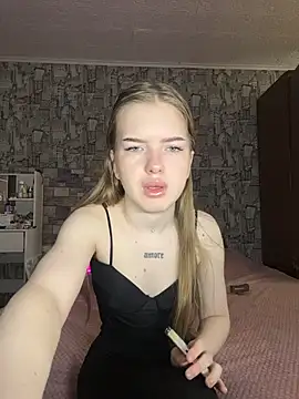 Snapshot of KayShaw chatting on March 31, 6:25 am KayShaw online show from March 31, 6:25 am