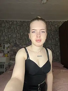 Snapshot of KayShaw chatting on April 1, 7:42 am KayShaw online show from April 1, 7:42 am