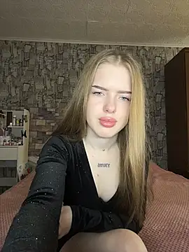 Snapshot of KayShaw chatting on April 2, 4:32 am KayShaw online show from April 2, 4:32 am