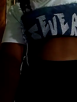 Snapshot of Xyzbiggyal chatting on March 15, 10:32 am Xyzbiggyal online show from March 15, 10:32 am