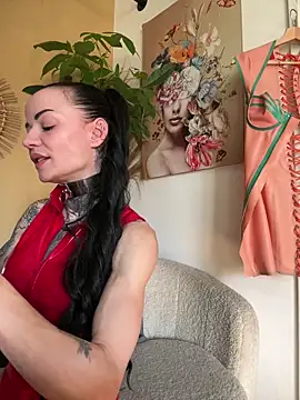 Snapshot of SkinnyLilly chatting on March 10, 1:16 pm SkinnyLilly online show from March 10, 1:16 pm