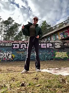 Snapshot of SkinnyLilly chatting on March 12, 2:01 pm SkinnyLilly online show from March 12, 2:01 pm