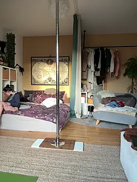 Snapshot of SkinnyLilly chatting on March 31, 5:02 pm SkinnyLilly online show from March 31, 5:02 pm