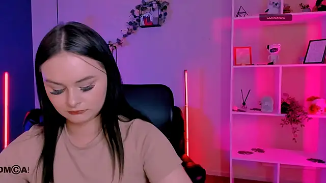 miss courtney  online show from May 7, 8:42 am