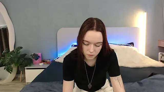 Snapshot of SunyLily chatting on April 22, 6:16 am SunyLily online show from April 22, 6:16 am