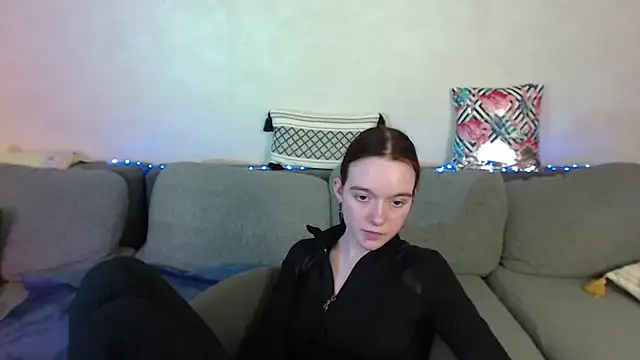 Snapshot of SunyLily chatting on April 25, 8:28 am SunyLily online show from April 25, 8:28 am