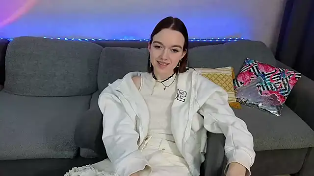 Snapshot of SunyLily chatting on May 9, 6:40 am SunyLily online show from May 9, 6:40 am