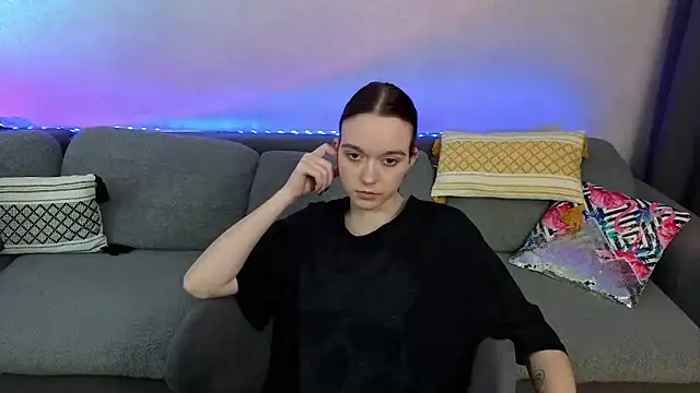Snapshot of SunyLily chatting on May 14, 6:31 am SunyLily online show from May 14, 6:31 am