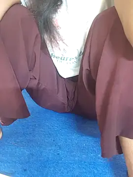 Snapshot of Your_Haseena7 chatting on April 2, 3:42 pm Your Haseena7 online show from April 2, 3:42 pm