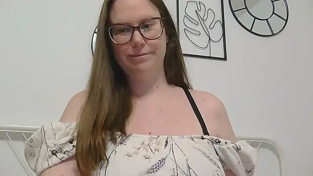 CelineThompson online show from April 22, 7:04 pm